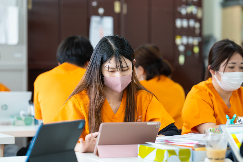 記録と連携がラクになる。——“型”を持つと、現場は強くなる。